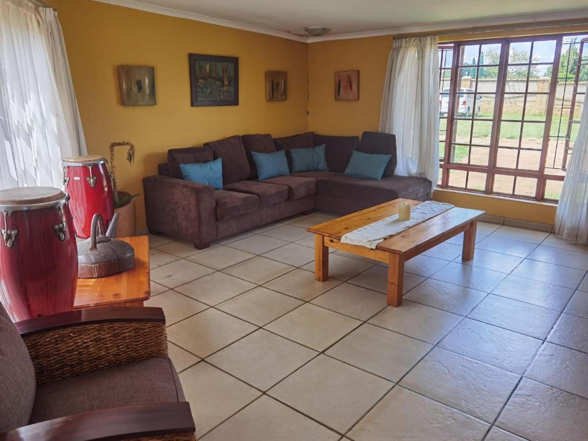 Backpackers Connection @ Jnb Airport Hostel Benoni Exterior photo